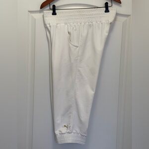PUMA Women's Essentials Capri Sweatpants